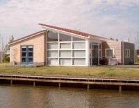 Luxes Bungalow am Wasser